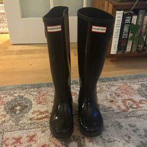 Hunter Gloss Tall Rain Boots in Black